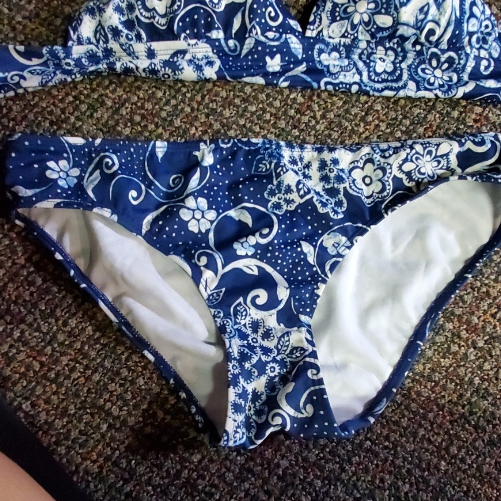 Pool party bikini - Picture 4 of 8